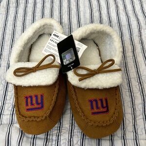NWT  NFL NY Giants Size XL (7-8) Kid's Youth Faux Fur Slippers Moccasins by FOCO
